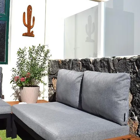 Bungalow La Palmera: Beachfront with Pool View Costa Teguise Exterior photo
