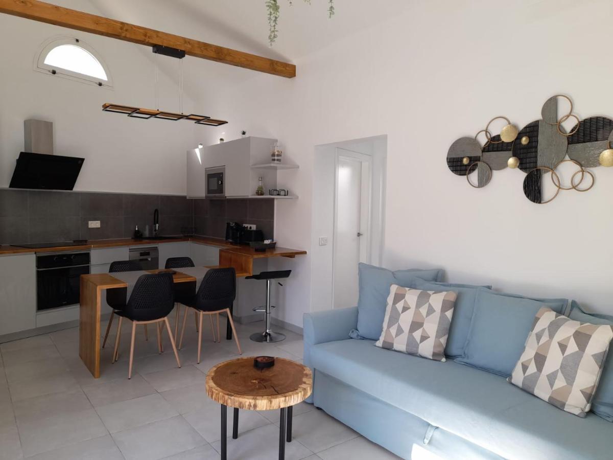 Apartment La Palmera: Beachfront With Pool View Costa Teguise
