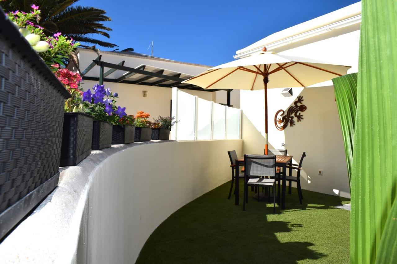 La Palmera: Beachfront With Pool View Apartment *