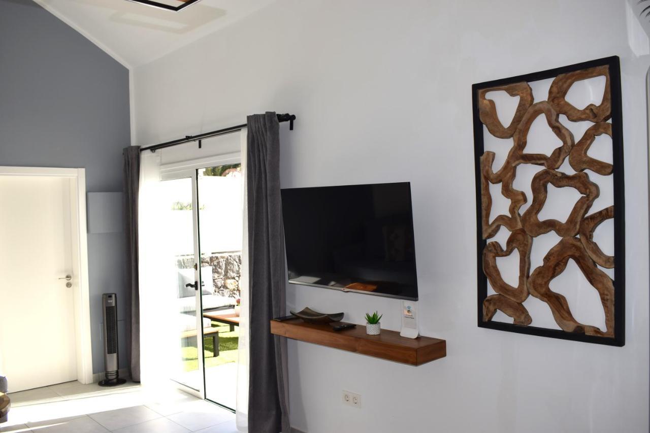 La Palmera: Beachfront With Pool View Costa Teguise