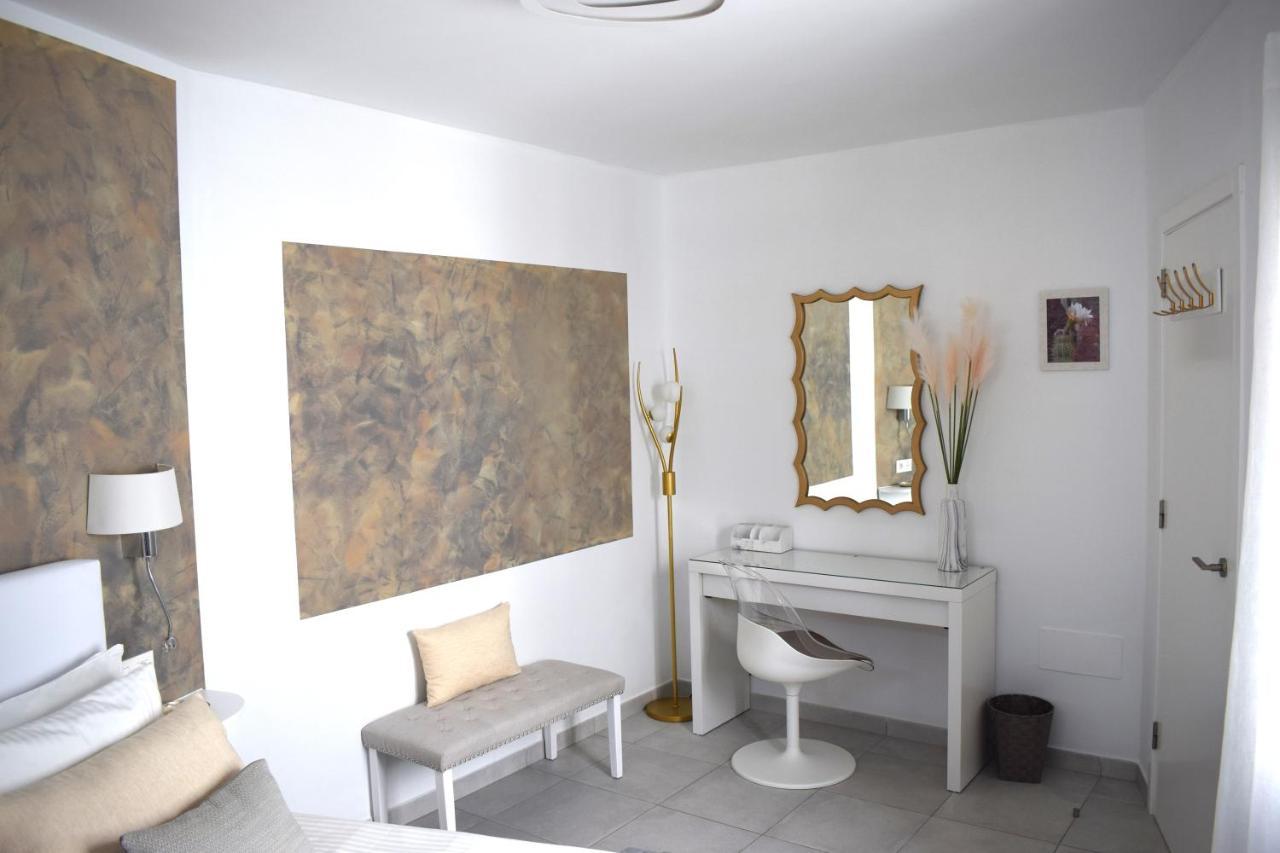 La Palmera: Beachfront With Pool View *