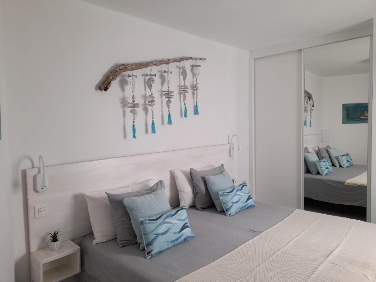 La Palmera: Beachfront With Pool View Apartment Costa Teguise