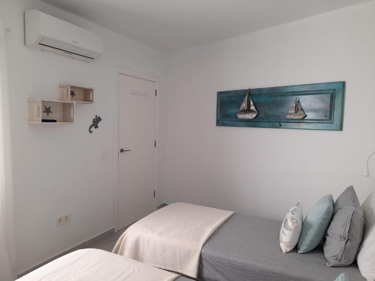 Apartment La Palmera: Beachfront With Pool View