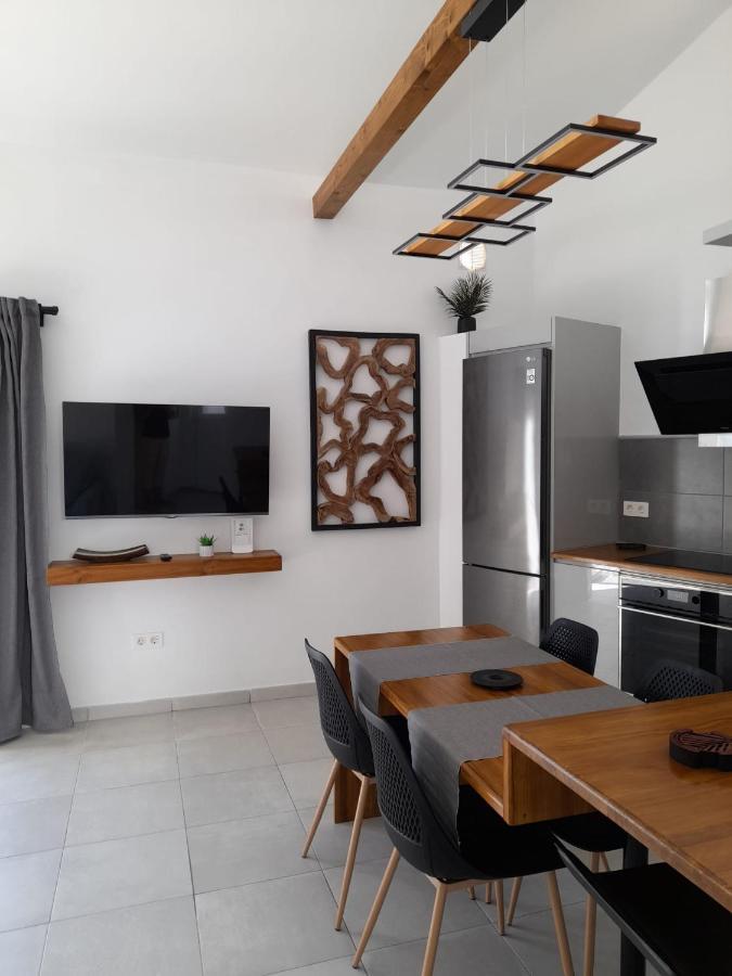 Apartment La Palmera: Beachfront With Pool View Costa Teguise
