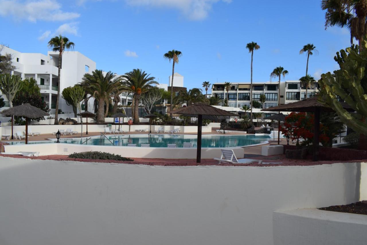 La Palmera: Beachfront With Pool View Apartment Costa Teguise