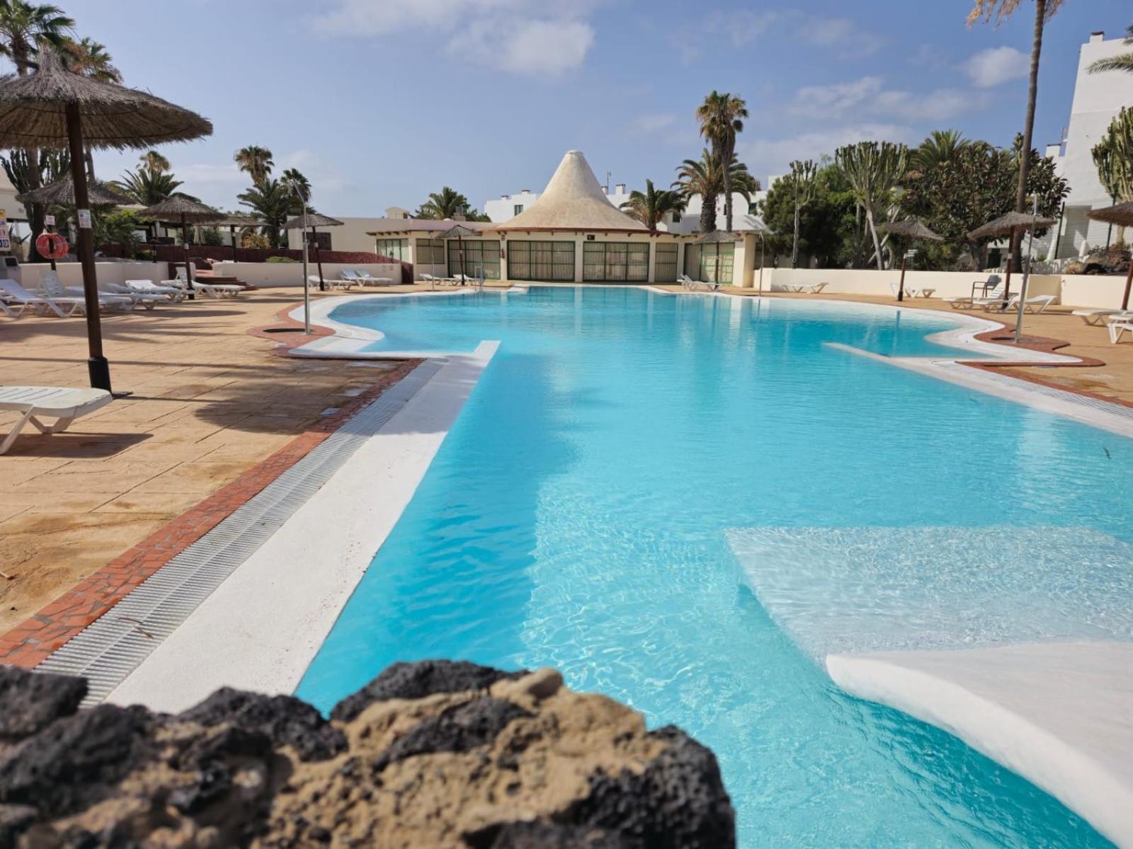 La Palmera: Beachfront With Pool View Apartment Costa Teguise